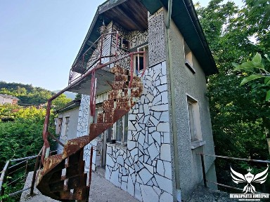 Двуетажна вила/къща 53РЗП с 500кв. м. двор село Горнослав обл. Пловдив