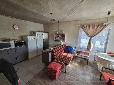 Едноетажна къща с голям двор в село в близост до Генерал Тошево