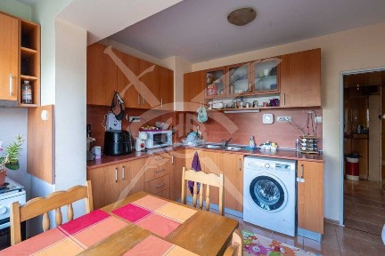 Тристаен апартамент в Цветен квартал- 97722