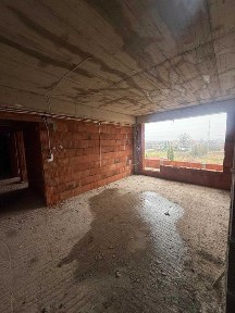 Тристаен апартамент в МАЛКА СГРАДА с ГАРАЖ - кв. Беломорски