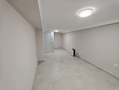 Офис в София-Център площ 18 цена 300