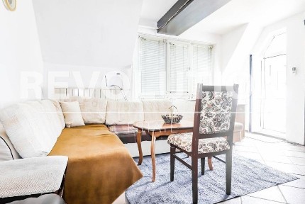 Етаж от къща в района на Център!