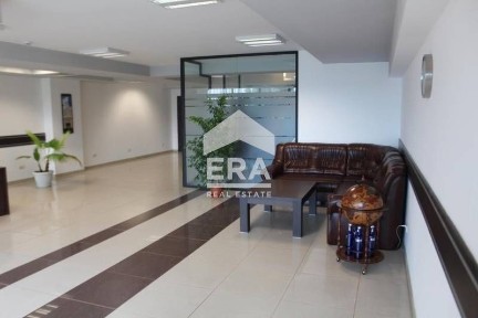 Ексклузивен офис в офис сграда с прилежащо паркомясто за продажба в р