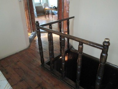 Двуетажна самостоятелна къща гр. Велико Търново, до Самоводска чаршия