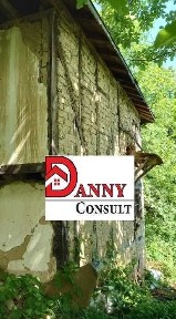 Стара къща с двор в с. Врабците