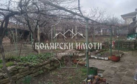 Къща с голям двор в Горна Оряховица