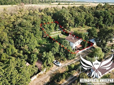 Двуетажна къща с гараж 300РЗП с 900кв. двор село Нови Извор