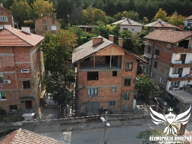 Продавам четириетажна къща 424РЗП двор 470кв. гр. Асеновград Д. Воден