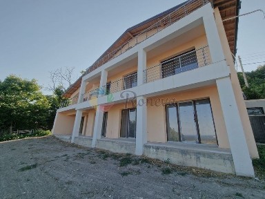 Къща в Добрич, област-с. Рогачево площ 350 цена 285000