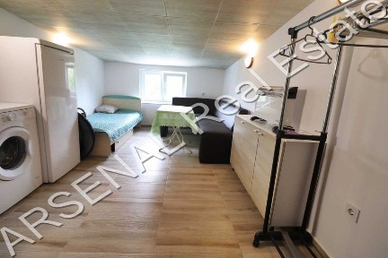 Едностаен апартамент под наем, Изток