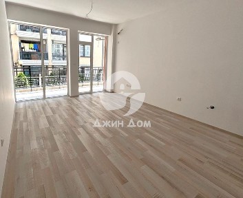 Просторен двустаен апартамент БЕЗ ТАКСА ПОДДРЪЖКА в к-с Вила Венеция