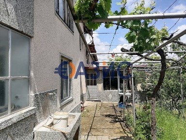 2-етажна къща 235 кв. м. + двор 1529 кв. м. +нива 2013 кв. м, с. Босилково, Общ. Сунгурларе, България