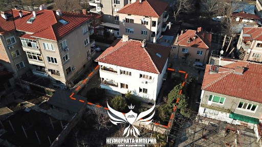 Продавам двуетажна къща РЗП 364кв. с 313кв. м. двор в гр. Асеновград