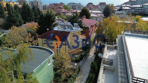 Голяма многоетажна къща във вилна зона Зора, Слънчев Бряг, България