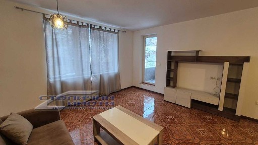 Обзаведен тристаен в Банишора