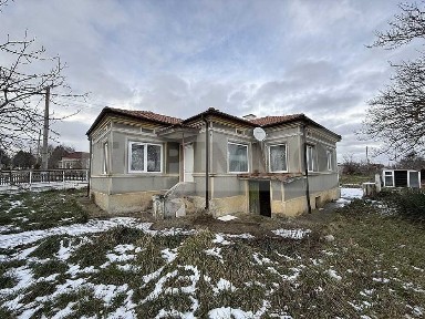 Едноетажна къща в село Смолница