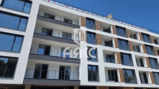 Тристаен апартамент в кв. Кръстова вада