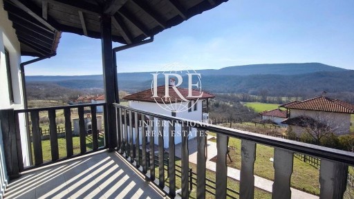 Двуетажна къща с панорамна гледка до морето! Живописна природа! Еколо