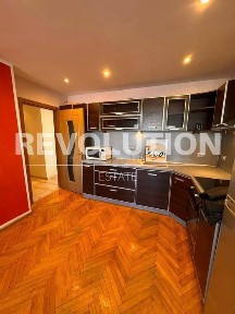 Тристаен апартамент в гр. Варна, Базар Левски!