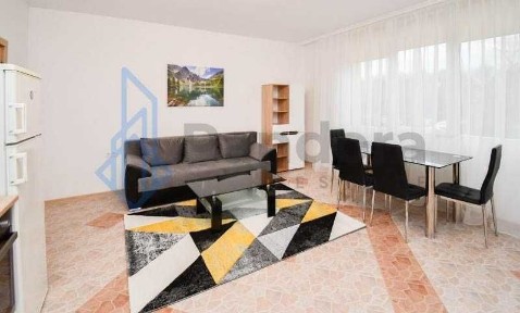 Тристаен апартамент под наем в кв. Дружба 2