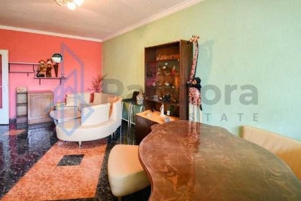 Тристаен апартамент под наем в кв. Красна поляна