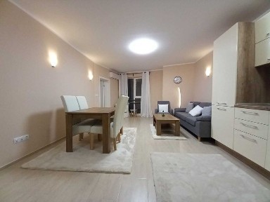 Тристаен апартамент под наем в Центъра