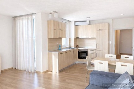 Тристаен, под наем, ж. к Обеля 2