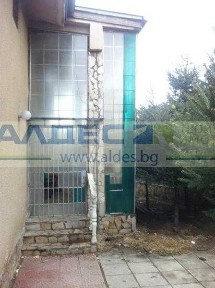 Продава се масивна двуетажна къща в Орландовци!