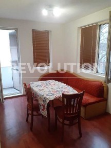 Тристаен апартамент в района на Общината