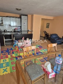 Просторен тристаен апартамент в идеален център