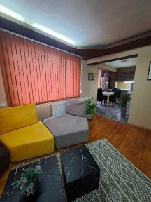 4-стаен тухлен апартамент с двор, център, Търговище