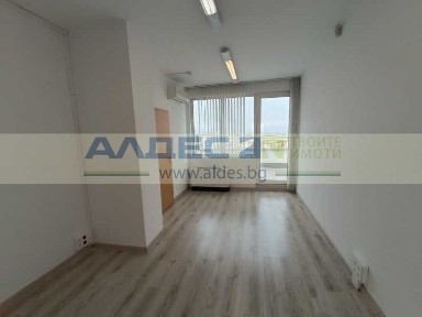 Дава под наем офис в Хиподрума!