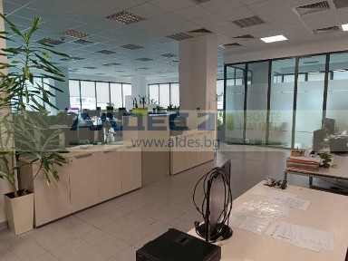 Отдава се под наем луксозен офис в Младост 4 до спирка на метро!