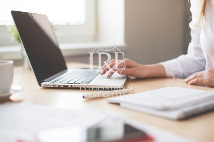 Търговско помещение! Top локация! Чудесна бизнес възможност! Големи в