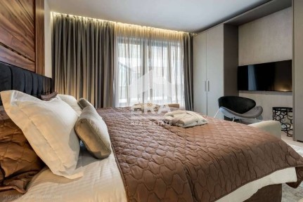 Луксозен четиристаен апартамент за продажба в затворен комплекс, на бр