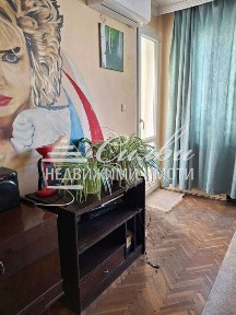 Тристаен ТУХЛЕН апартамент на предпочитан ТРЕТИ ЕТАЖ - кв. Център