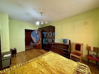 Многостаен апартамент с таванска боксониера в широкия център на град