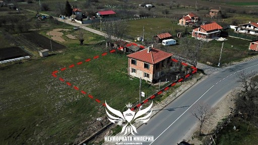 Продавам двуетажна къща 175РЗП и двор 890кв. м. с гараж в с. Кочево