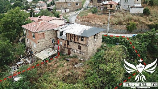Двуетажна вила/къща 140РЗП с 740кв. м. двор с. Добралък общ. Куклен