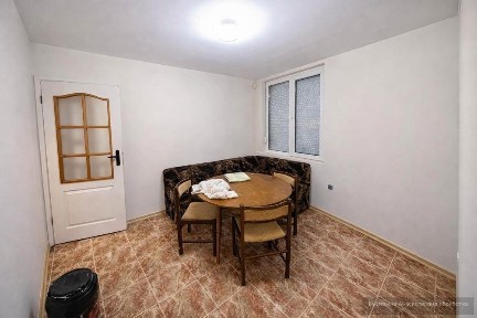 Етаж от къща в гр. Варна, Погреби!