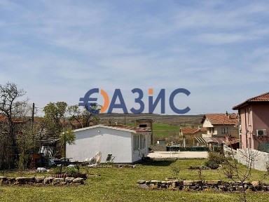 Топла къща 32 кв. + фундамент 80 кв., парцел 947 кв. село Порой