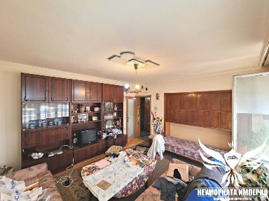 Продавам тристаен апартамент 95кв. 5ет. гр. Пловдив широк център