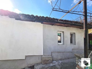 105599 Самостоятелна къща с двор и панорамна гледка в кв. Варуша