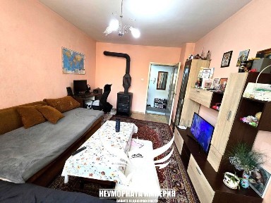 Продавам тристаен 68кв. м. на 4ти етаж с метален гараж в гр. Асеновград, квартал Изток