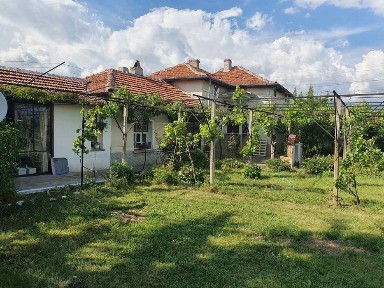Къща с голям двор 1670 кв. м в с. Асен - близо до Павел баня и Казанлък