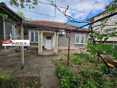 Къща за продажба в гр. Полски Тръмбеш