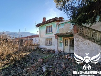 Продавам стара къща 165РЗП с хубав двор 610кв. в с. Тополово