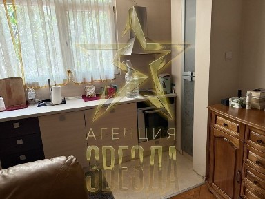 Спалня, хол и отделна кухня - кв. Гагарин