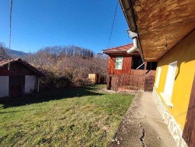 продавам къща в с. Балабанско, община Троян