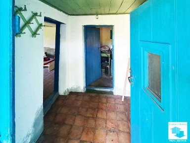 145321 Здрава двуетажна къща, с лятна кухня и стопански постройки, в с. Масларево